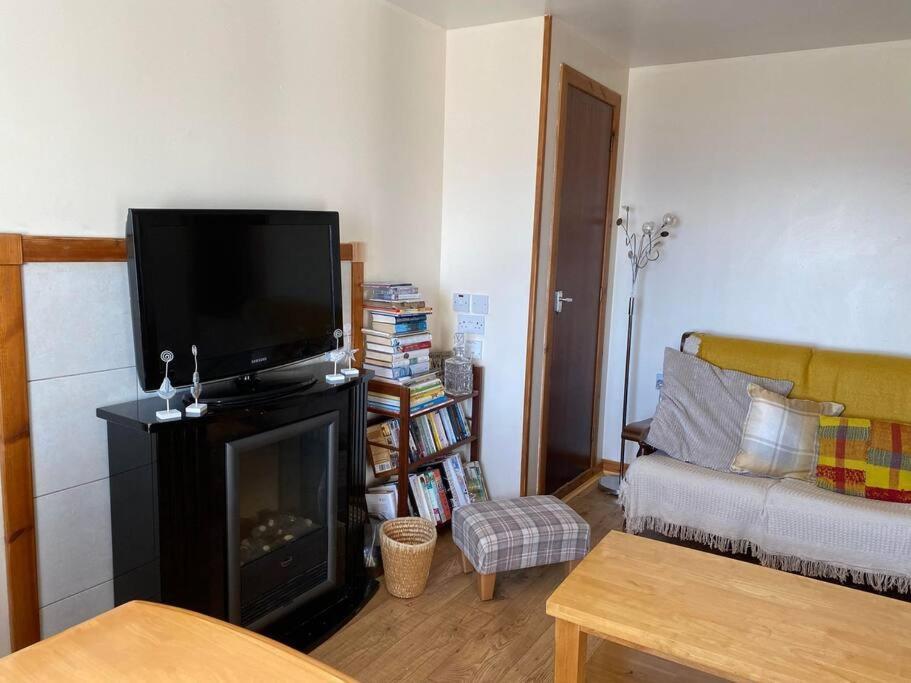 2 Bedroom House Overlooking Pierowall Bay, Westray Bagian luar foto